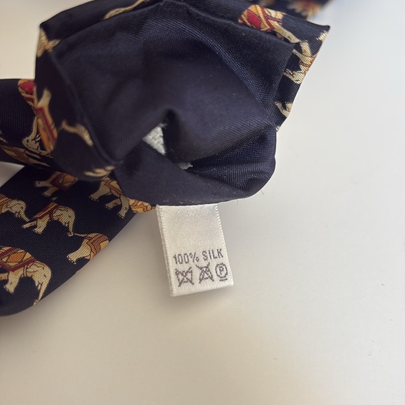 Jim Thompson Elephant Themed Made in Thailand Silk Tie - Picture 7 of 7